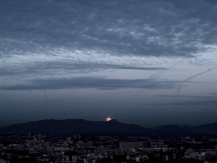 ville sous la lune